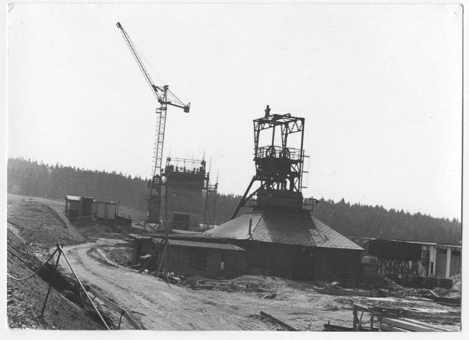 Důl Měděnec během výstavby v roce 1964